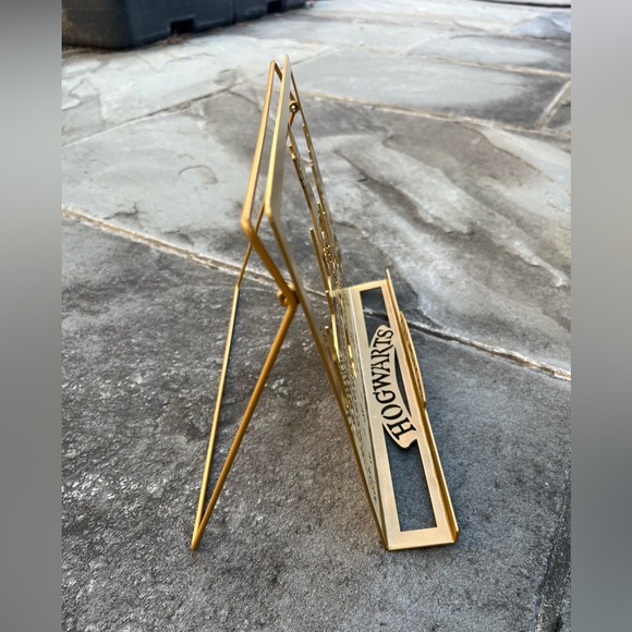 Harry Potter Hogwarts Metal Cookbook Tablet Holder Gold Tone Easel - Picture 4 of 8